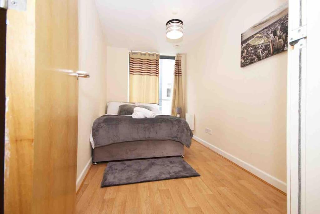 Superb Balconied 2bedroom Flat In Heart Of Centre Apartment *