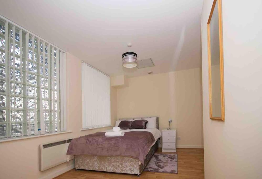 Superb Balconied 2bedroom Flat In Heart Of Centre Apartment *